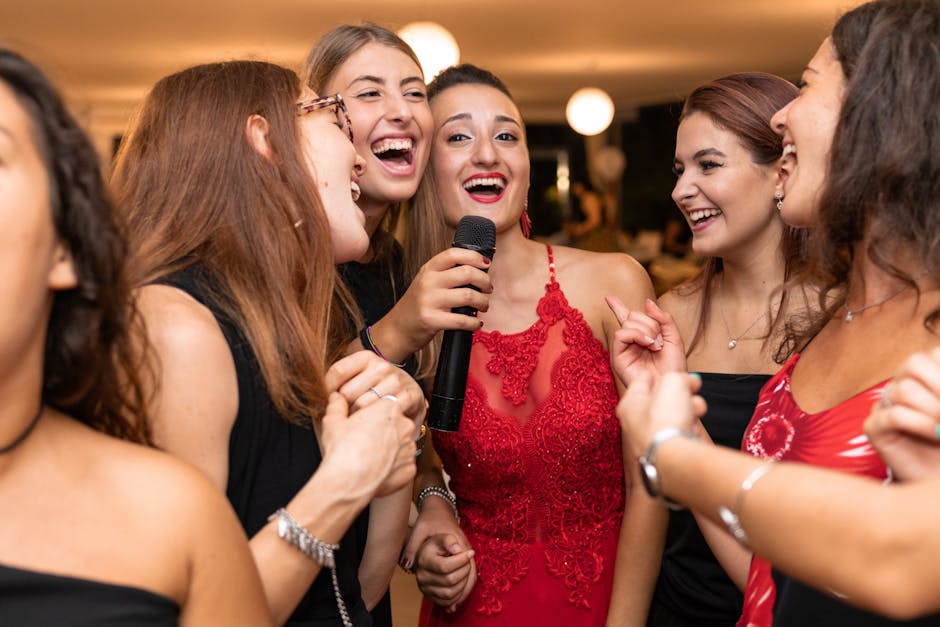Fraun singen auf einer Party - persönliches Lied als Geschenk