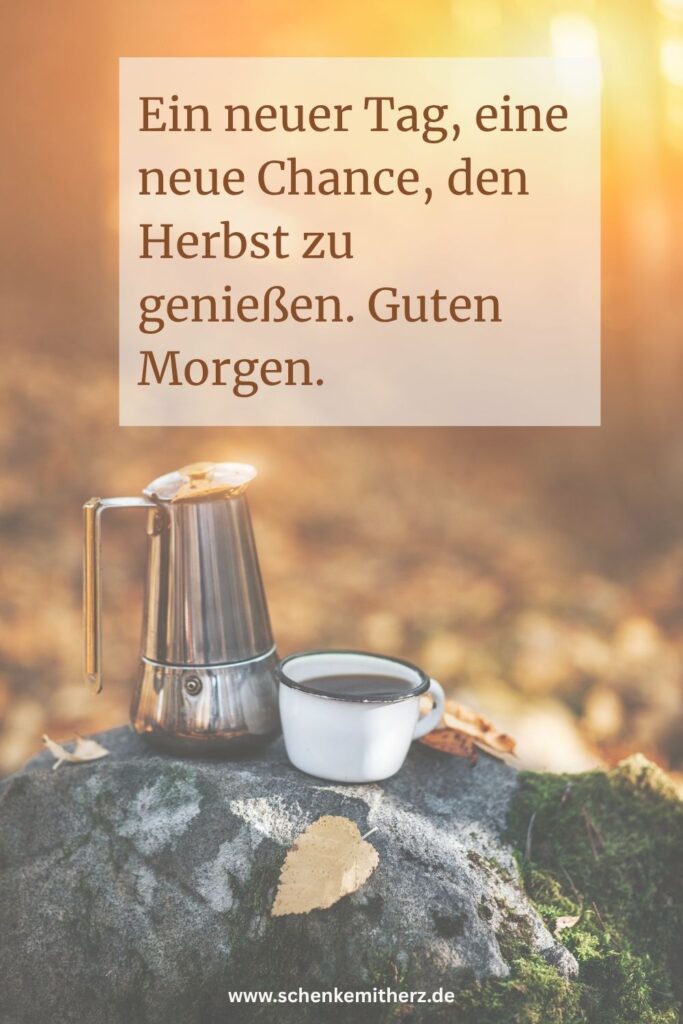 Kaffetasse und Kaffezubereiter auf einem Stein mit heller Sonne im Hintergrund und dem Spruch "ein neuer Tag, eine neue Chance, den Herbst zu genießen. Guten Morgen."